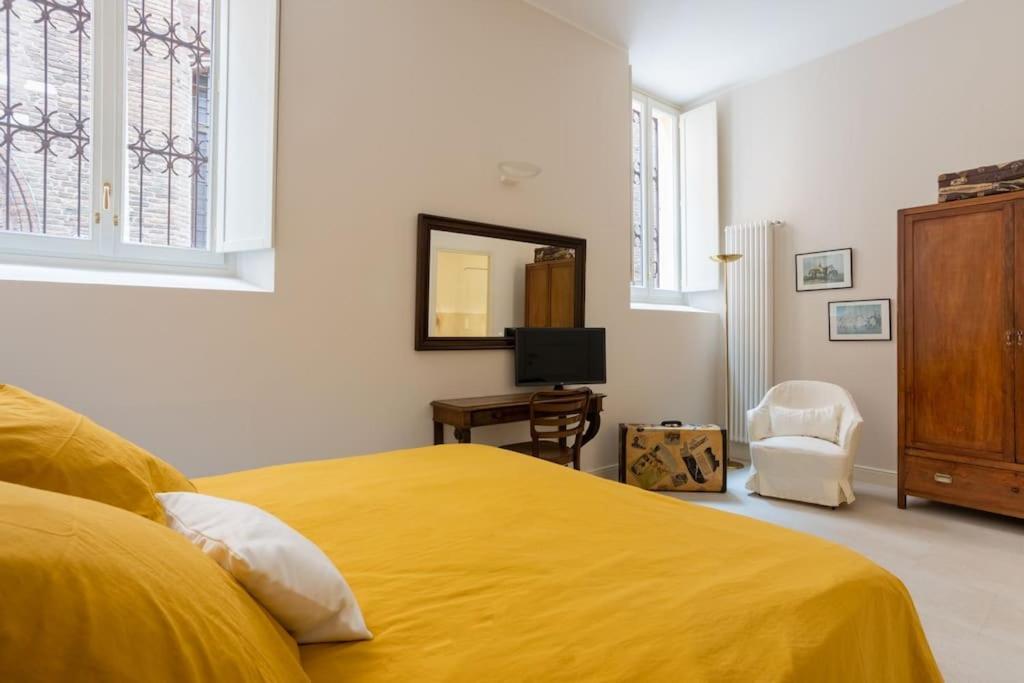 Palazzo Sabbioni Appartamento Lusso Due Camere Soggiorno Cucina Ферара Екстериор снимка
