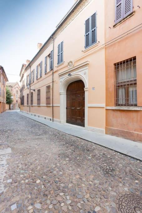 Palazzo Sabbioni Appartamento Lusso Due Camere Soggiorno Cucina Ферара Екстериор снимка