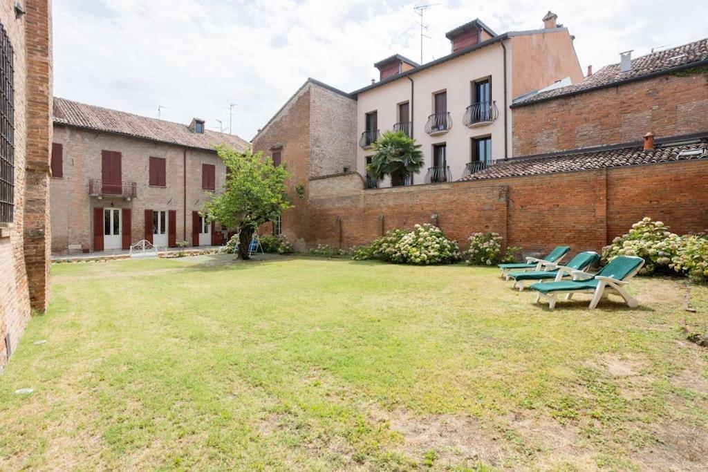 Palazzo Sabbioni Appartamento Lusso Due Camere Soggiorno Cucina Ферара Екстериор снимка